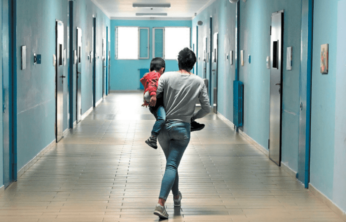 Bimbi in cella in aumento: “Assurdo rieducare le madri tenendo i figli reclusi”