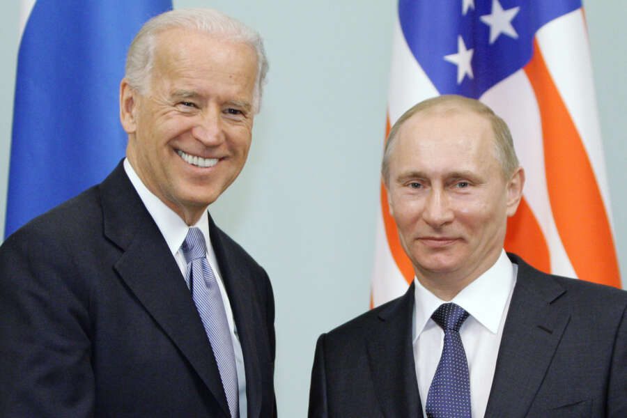 Video. “Putin sta perdendo la guerra in Iraq”, l’ultima gaffe di Biden è già virale