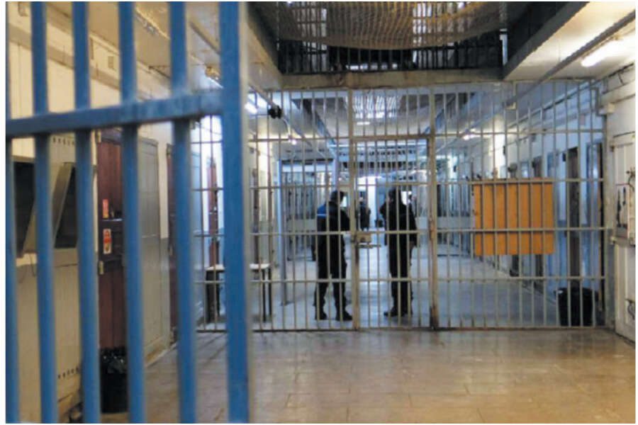 Omicidio in carcere a Viterbo: detenuto strangola il compagno di cella. Uspp: “Manca personale, non c’è sorveglianza”
