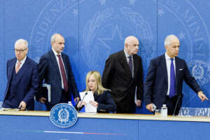 Foto Roberto Monaldo / LaPresse
31-10-2022 Roma (Italia) 
Politica
Conferenza stampa del presidente del Consiglio Giorgia Meloni al termine del Consiglio dei ministri
Nella foto Alfredo Mantovano, Orazio Schillaci, Giorgia Meloni, Carlo Nordio, Matteo Piantedosi

31-10-2022 Rome (Italy)
Politics
Press conference of the Prime Minister Giorgia Meloni after the Council of Ministers
In the pic Alfredo Mantovano, Orazio Schillaci, Giorgia Meloni, Carlo Nordio, Matteo Piantedosi