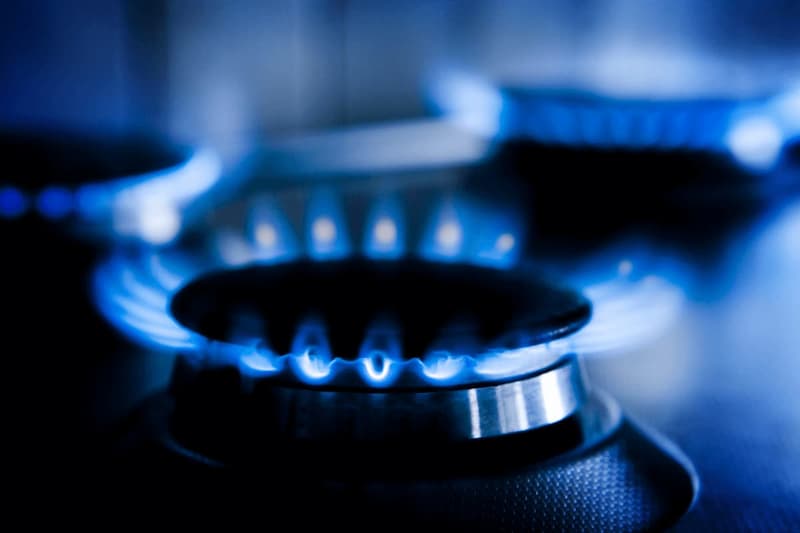 Bollette, il gas scende del 12,9% a ottobre: “Non abbassiamo la guardia”