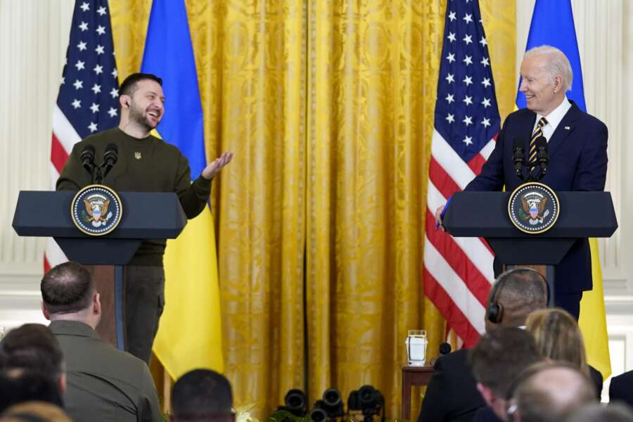 Il discorso di Zelensky al Congresso Usa, dal paragone con Roosevelt all’appello: “Investite in democrazia”