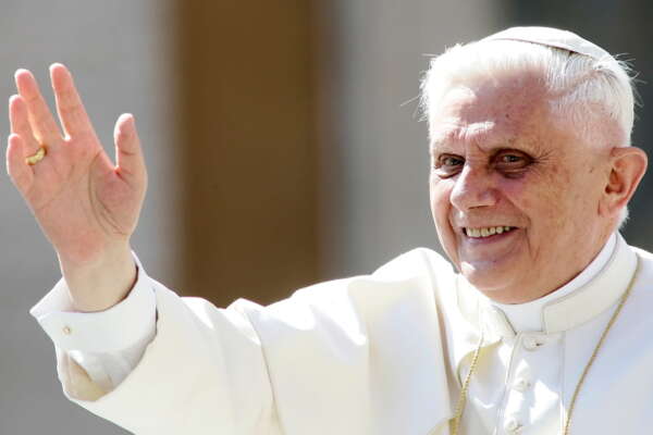 Com’è morto Papa Benedetto XVI, la malattia e i problemi di salute: “Un aggravamento dovuto all’età”