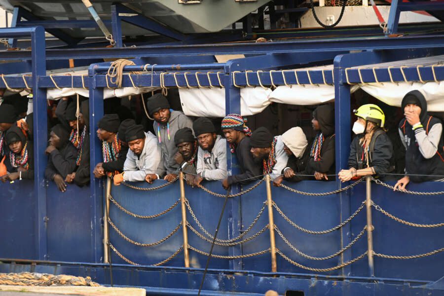 Muoiono bambini in mezzo al mare