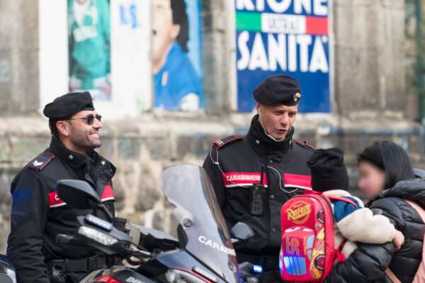 Web patrolling, coltellini e reddito di cittadinanza, l’anno dei carabinieri a Napoli: “I giovani pensano di ‘atteggiarsi’ con le armi”