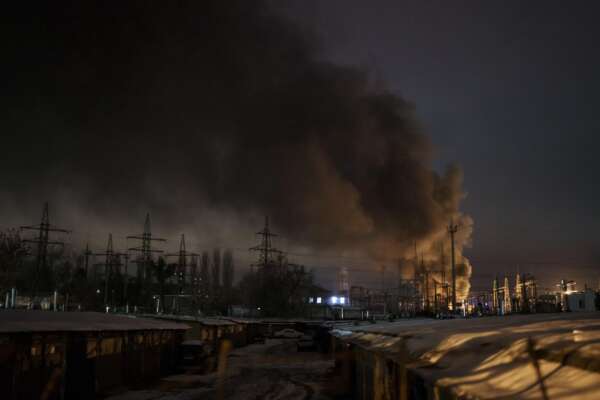 Esplosioni nel centro di Kiev, coprifuoco anche l’ultimo dell’anno: “Mosca prepara nuova mobilitazione”