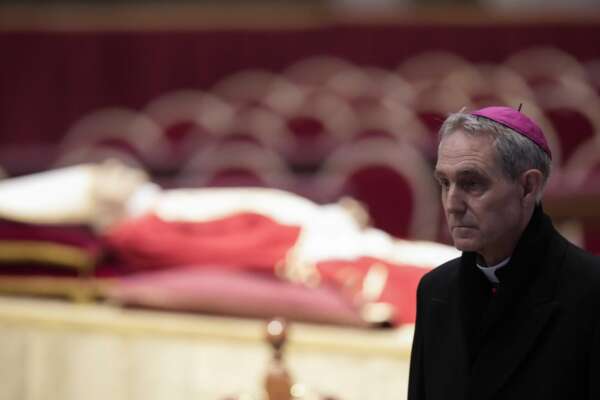 Padre Georg all’attacco di Papa Francesco: “Sulla messa in latino ha spezzato il cuore a Benedetto”