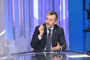 Renzi: “I parlamentari di Meloni sparano, Delmastro via il prima possibile dal Governo”