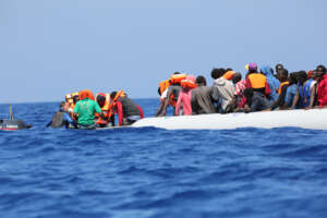 Migranti, il governo Meloni dichiara lo Stato d’emergenza: “Aumento del 300% di arrivi”