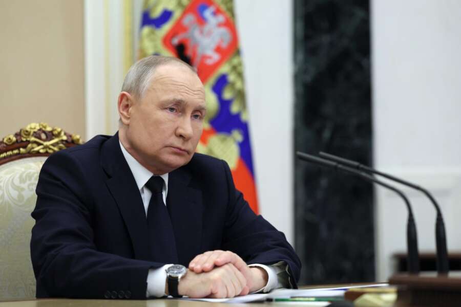 Guerra in Ucraina, anche Putin ammette: “Sanzioni possono avere effetto negativo su economia russa”