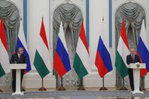L’Ungheria di Orban rompe con l’Europa, su nucleare e gas firma gli accordi con la Russia di Putin
