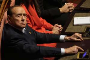 La foto del mafioso con Berlusconi che non c’è e la nuova storia sull’arresto di Totò Riina: gli ‘scoop’ di Domani e Fatto