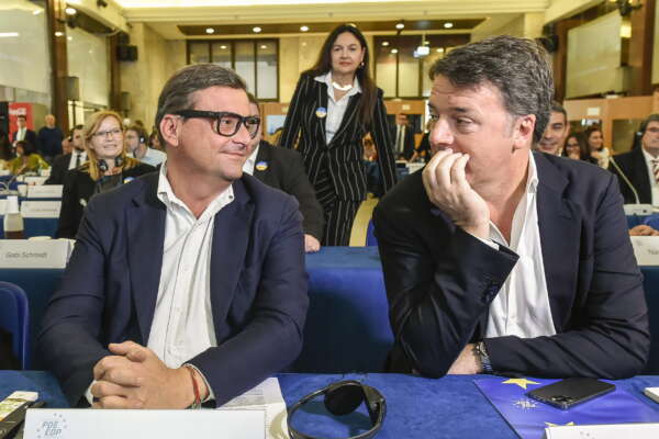 Calenda davanti a Renzi, il primo sondaggio dopo il divorzio nel Terzo Polo: tra Meloni e Schlein 8 punti di distacco