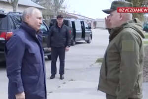 Putin in visita nell’Ucraina occupata, esplode il caso dei mercenari Wagner: “Abbiamo ucciso bambini”