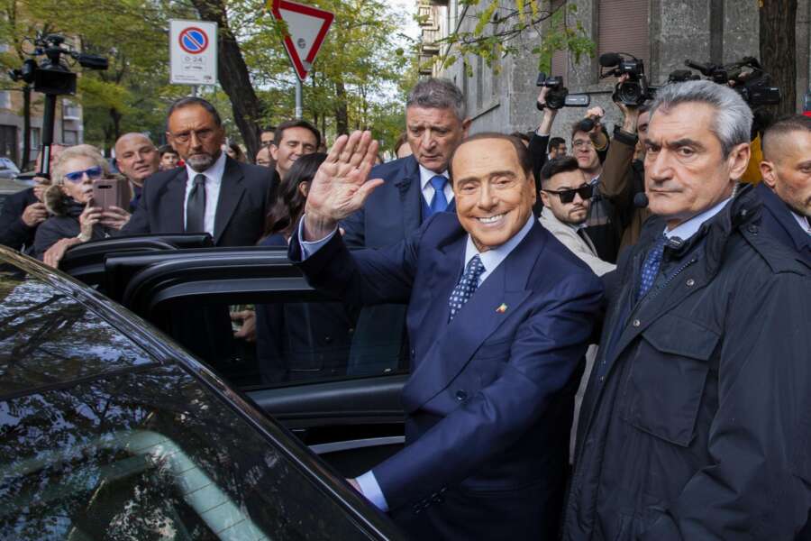 Berlusconi: “Dopo il buio ho vinto ancora, pronto a tornare come leader assoluto”. Forza Italia? “Rinnovo il partito”