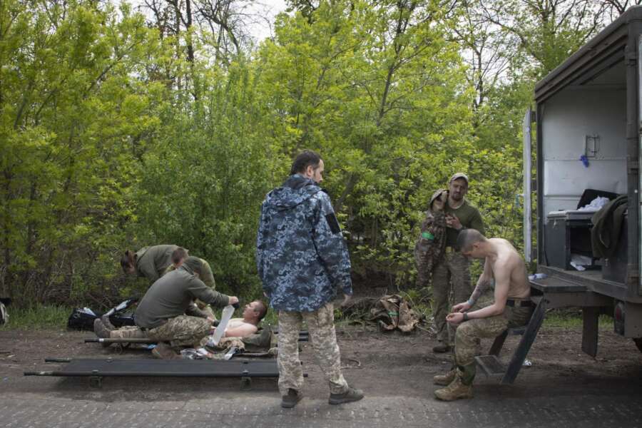 Russi in ritirata nel Donbass, bombe a Luhansk. Zelensky: “Sanno già che hanno perso la guerra”