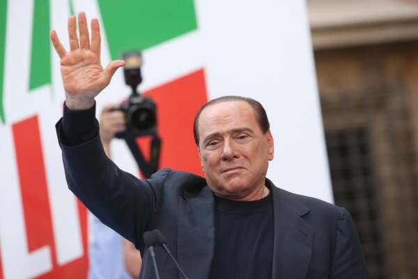 Un anno senza Berlusconi: grande imprenditore e comunicatore, pessimo governatore