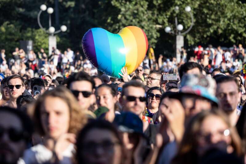 Milano Pride l'onda arcobaleno lungo le strade del capoluogo lombardo