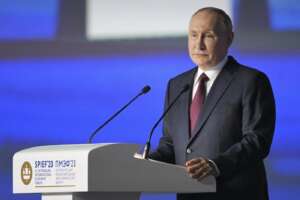 Putin: “Nato trascinata nella guerra in Ucraina. Zelensky vergogna per popolo ebraico. Armi nucleari trasferite in Bielorussia”. Gli Usa: “Retorica irresponsabile”