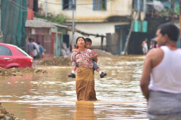 India, monsone estivo flagella il Paese: centinaia di cadaveri per strada. Paura a Nuova Delhi per il livello del fiume Jamuna