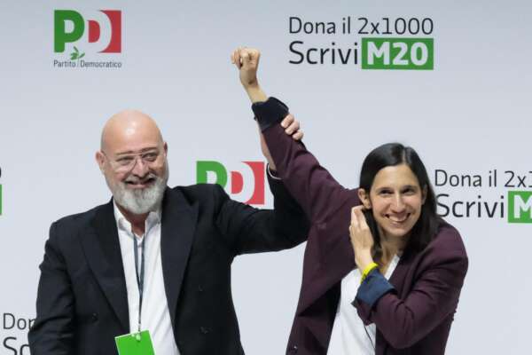 A Cesena nasce il Pd che non è di Schlein: l’Energia Popolare di Bonaccini e il ruolo da leader-ombra di De Luca
