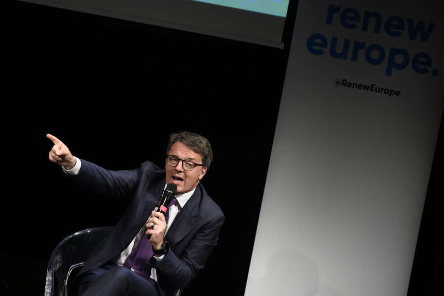 Renzi: ha ragione Marina Berlusconi. I PM di Firenze pensino ai veri criminali anziché inseguire complotti e fantasmi