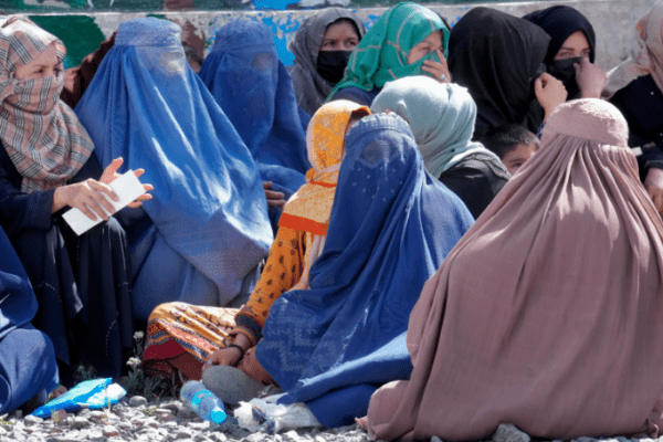 Stop alle licenze date ai saloni di bellezza femminili: l’ennesimo schiaffo dei talebani alle donne