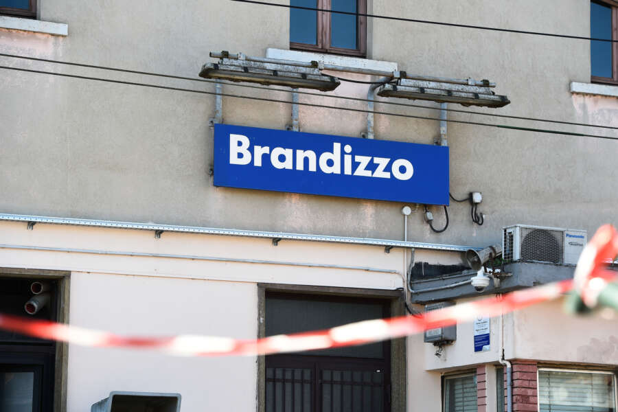 Foto Alberto Gandolfo/LaPresse 31-08-2023 Brandizzo, Italia – Cronaca – tragedia ferroviaria a Brandizzo. Nella foto: stazione di Brandizzo 

August 31, 2023 Brandizzo Italy – News – 
railway tragedy in Brandizzo. In the photo: Brandizzo station