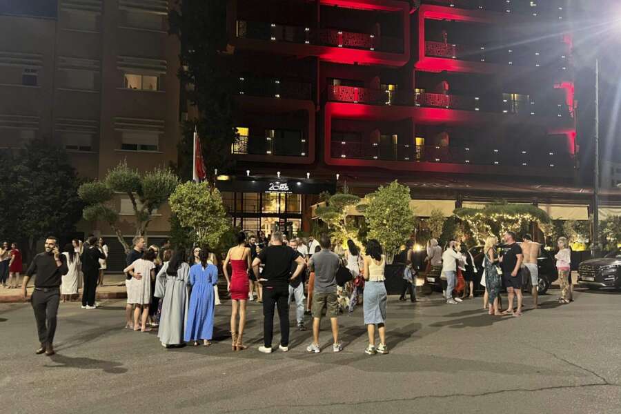 Terremoto Marrakech, gli italiani sopravvissuti: “Pensavamo a un attentato, gli alberghi più economici sono crollati”