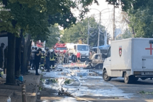 Ucraina, morti 16 civili in raid russo su un mercato nel Donetsk. L’annuncio di Zelensky