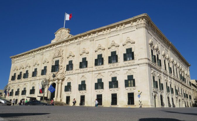 Malta, il selfie da 2.400 euro di Vittorio Emanuele Savoia, il turista italiano che ha danneggiato il palazzo del premier