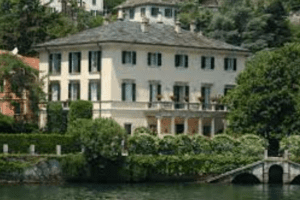 George Clooney vende la sua villa sul lago di Como per 100 milioni di euro