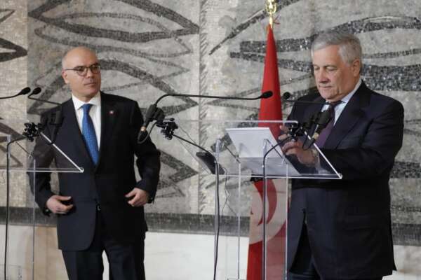 Tajani vola in Tunisia e firma un accordo per i flussi migratori regolari, in Italia 4000 lavoratori tunisini
