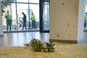 Flowers laid in tribute inside an office building in Brussels, Tuesday, Oct. 17, 2023, at the scene close to where two Swedish soccer fans were shot by a suspected Tunisian extremist on Monday night. Police in Belgium have shot dead a suspected Tunisian extremist accused of killing two Swedish soccer fans in a brazen attack on a Brussels street before disappearing into the night on Monday. (AP Photo/Martin Meissner)


Associated Press/LaPresse
Only Italy and Spain