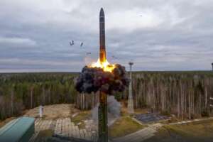 Russia, Putin supervisiona esercitazioni militari: simulato un attacco nucleare di ritorsione con missili intercontinentali