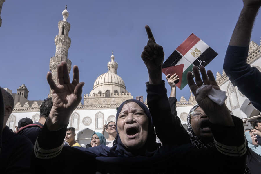 Protesters shout anti-Israel slogans during a rally to show solidarity with the people of Gaza after Friday prayers at Azhar mosque, the Sunni Muslim world’s premier Islamic institution, in Cairo, Egypt, Friday, Oct. 20, 2023. (AP Photo/Amr Nabil)


Associated Press/LaPresse
Only Italy and Spain