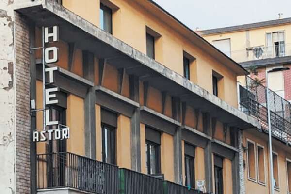 Firenze, la scomparsa di Kata maturata nel degrado dell’ex Hotel Astor: il ritardo della Procura e la conferma del Ministero