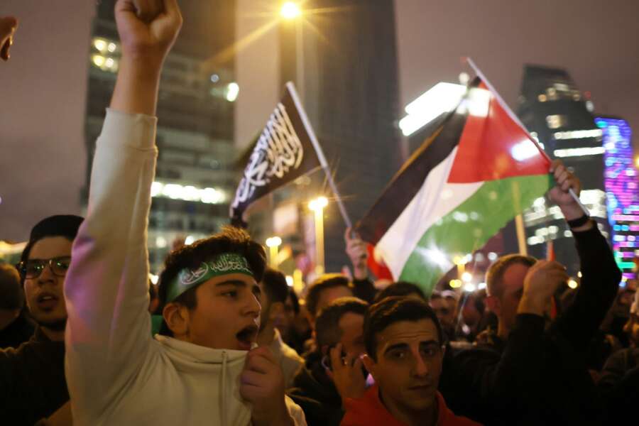 I giovani iraniani in rivolta contro Hamas, le proteste vanno oltre il motto ‘Donna, Vita, Libertà’