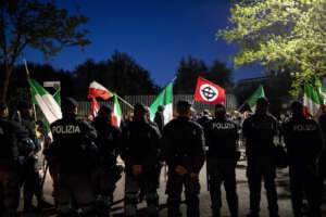 Foto Carlo Lannutti/LaPresse
05-04-2019 Roma, Italia
cronaca
Presidio Forza Nuova in via dei Codirossoni nei pressi del centro accoglienza rom di Torre Maura
Nella foto: il presidio