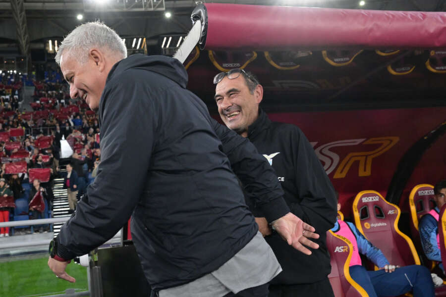 Lazio-Roma e quelle frecciatine tra Sarri e Mourinho che scaldano il tifo