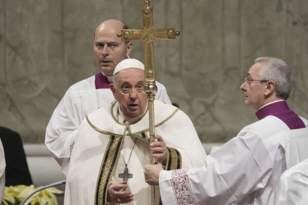 Papa Francesco presiede la Messa della vigilia di Natale nella Basilica di San Pietro in Vaticano