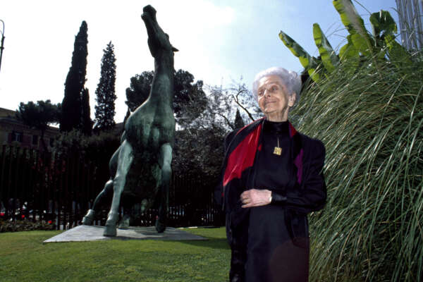 ©lapresse
archivio storico
cultura
anni ’90
Rita Levi Montalcini
nella foto: la scienziata e premio Nobel Rita Levi Montalcini davanti al cavallo della Rai