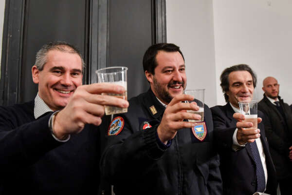 Foto Claudio Furlan – LaPresse
19-12-2018 Milano ( Italia )
Cronaca 
Matteo Salvini incontra i giornalisti per gli auguri di Natalenella foto: Paolo Grimoldi, Matteo Salvini e Attilio FontanaPhoto Claudio Furlan – LaPresse19-12-2018 Milan ( Italy )News Matteo Salvini meets journalists for Merry Christmas