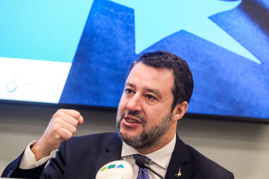 Salvini alza bandiera bianca, niente candidatura alle Europee: tutte le scuse del Capitano che teme Meloni