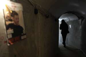 Guerra Gaza, gli ex ostaggi: “Nei tunnel ragazzi e ragazze senza mestruazioni, violentati e trattati come bambole dai terroristi”. Netanyahu: “Avanti fino a vittoria assoluta”