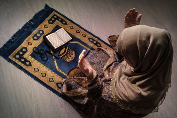 Sbagliato sospendere la preghiera islamica a scuola, bisogna costruire una convivenza pacifica