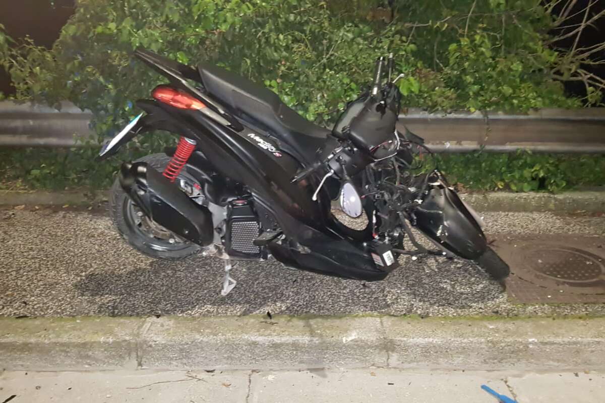 Scooter Contro Palo Della Luce, Ragazzo Di 17 Anni Muore A Napoli