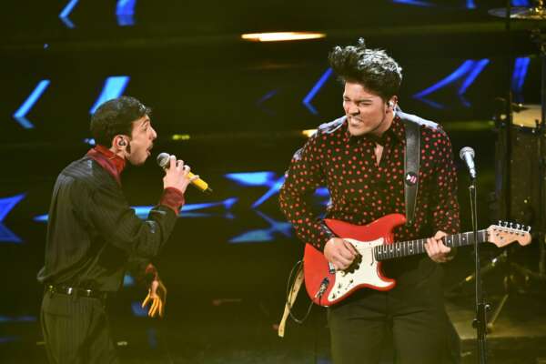 Il testo di “Un ragazzo una ragazza”, il brano dei The Kolors a Sanremo 2024