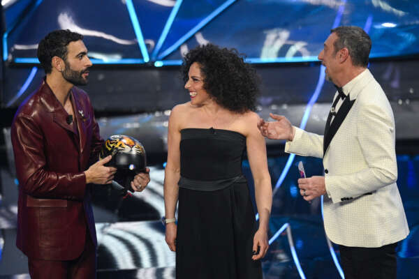 Federica Brignone with Amadeus and Marco Mengoni during the 74th edition of the SANREMO Italian Song Festival at the Ariston Theatre in Sanremo, northern Italy – Tuesday, FEBRUARY 6, 2024. Entertainment. (Photo by Marco Alpozzi/LaPresse)
 