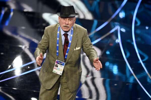 Chi è Ruggiero Del Vecchio, “Il nonno di Rai 2” che ha aperto la seconda serata del Festival di Sanremo